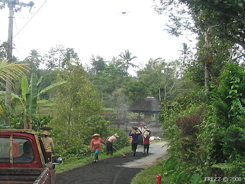 Ремонт дороги на Бали
