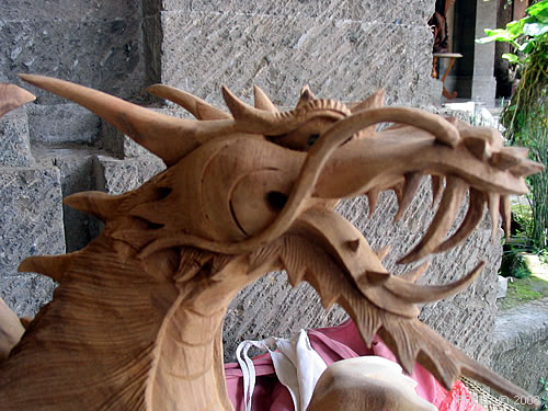 Бали. Деревянный дракон